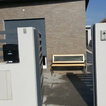 Paradise Terrace House Willa